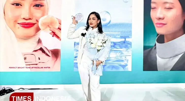 Gabungkan Sains dan Digital, Dr. dr. Dhelya Widasmara Raih Penghargaan Dermatologist Digital Creator 2025
